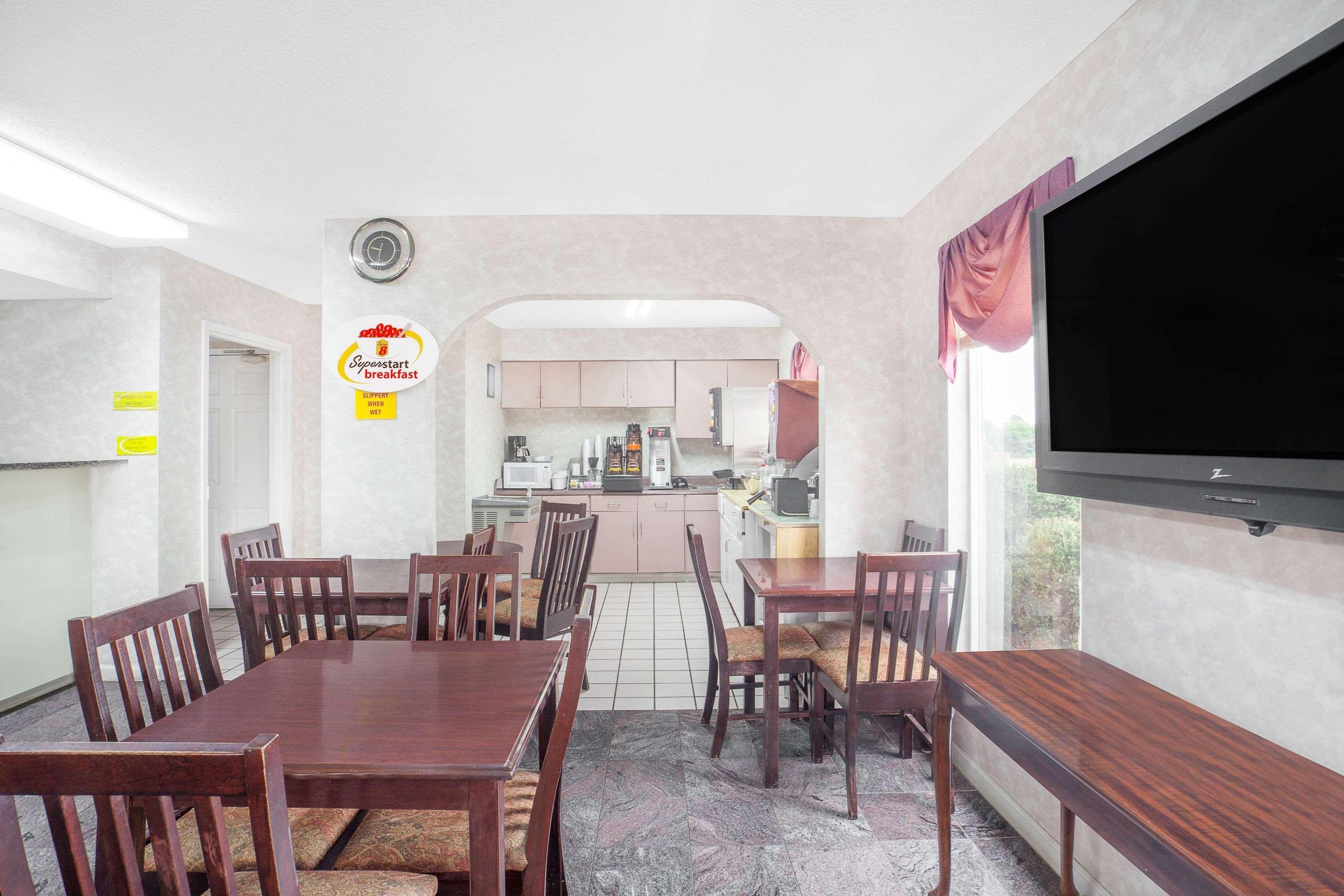 Super 8 By Wyndham Decatur Priceville Exterior photo